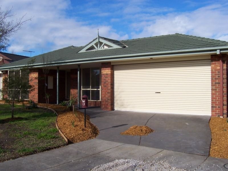 13 Brady Close, Lynbrook VIC 3975
