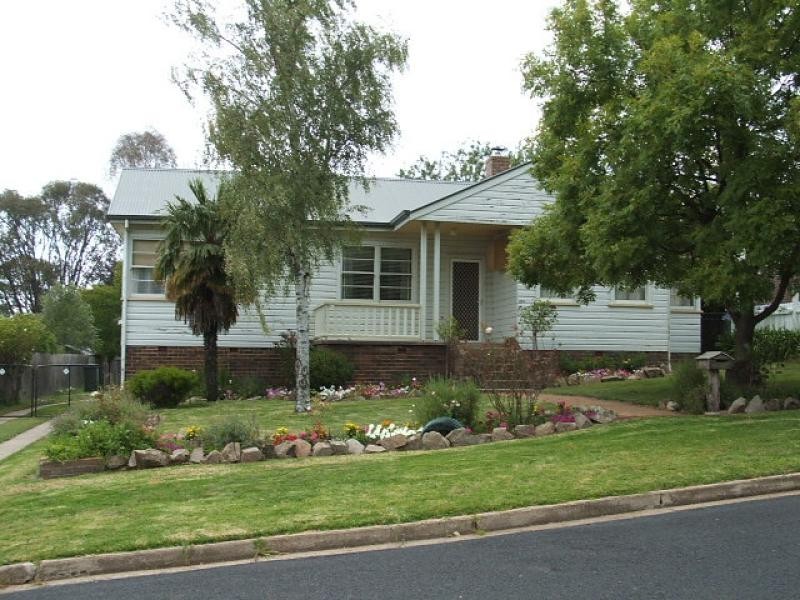 102 Mossman Street, Armidale NSW 2350