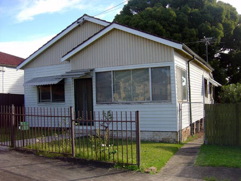 4 Greenlee St, Berala NSW 2141