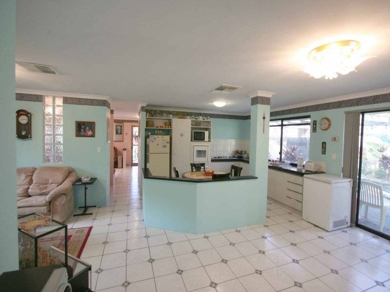 5 Carlsbad Court, Ballajura WA 6066