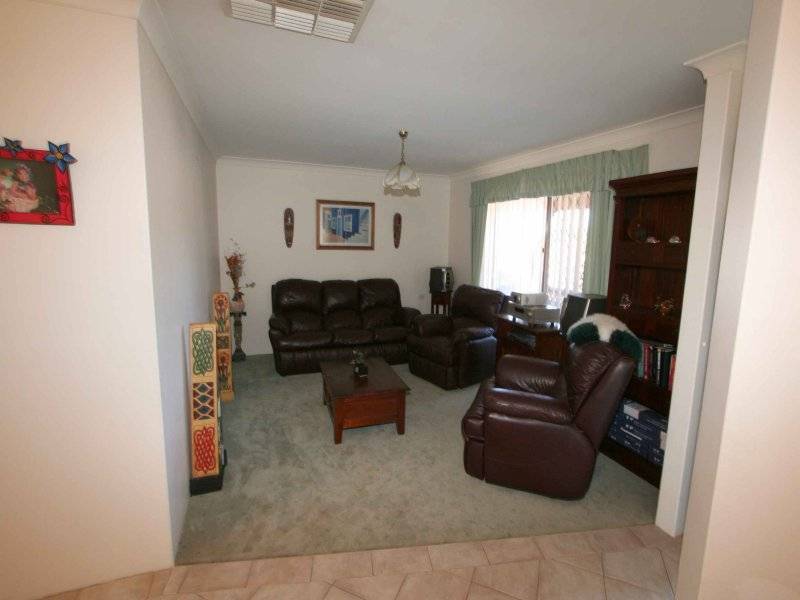 4 Pinedale Gardens, Ballajura WA 6066