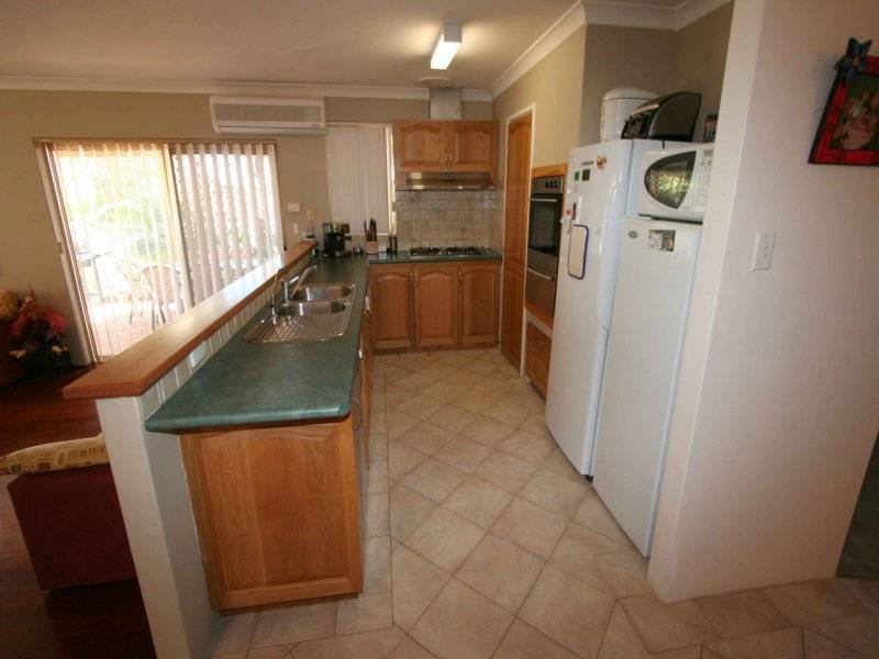 4 Pinedale Gardens, Ballajura WA 6066