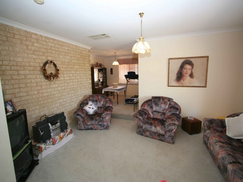 239 Summerlakes Parade, Ballajura WA 6066