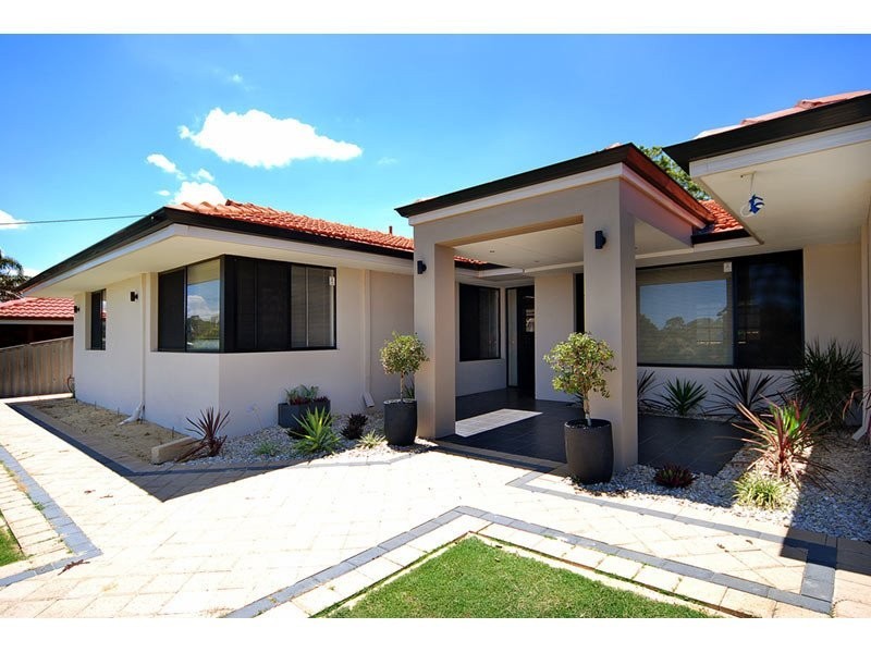 14 Agaton Street, Hamersley WA 6022