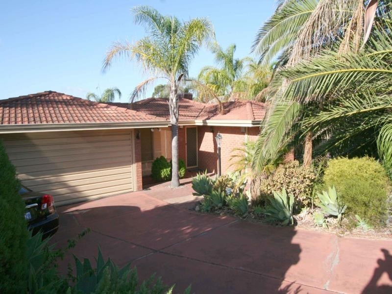 30 Cromwell Road, Alexander Heights WA 6064