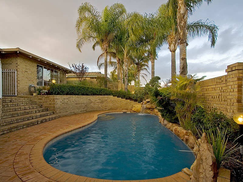 213 Summerlakes Parade, Ballajura WA 6066