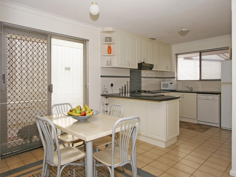 7 Pennine Way, Hamersley WA 6022