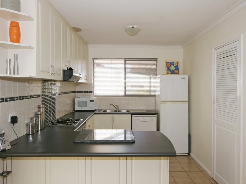7 Pennine Way, Hamersley WA 6022