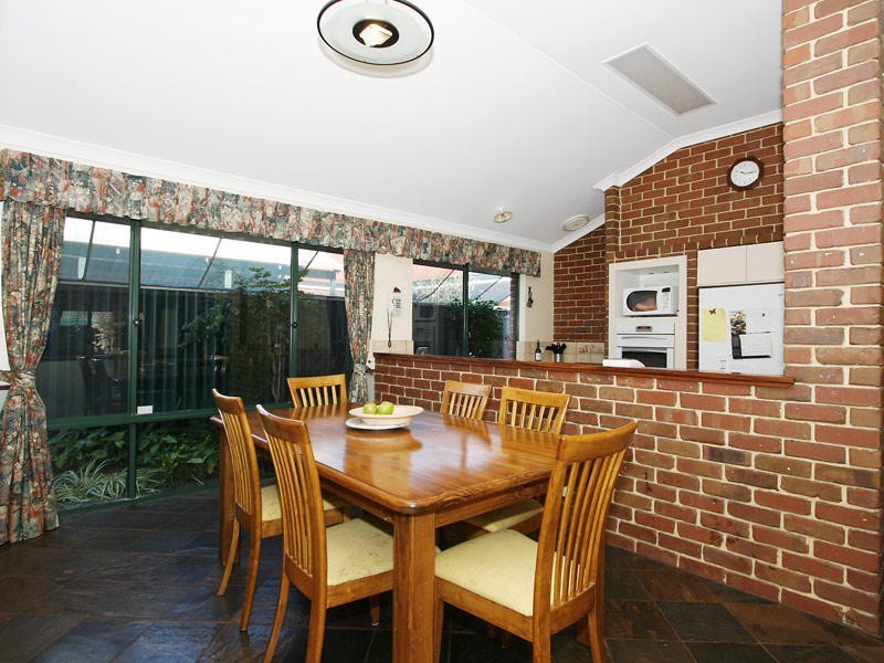 8 Carlsbad Court, Ballajura WA 6066