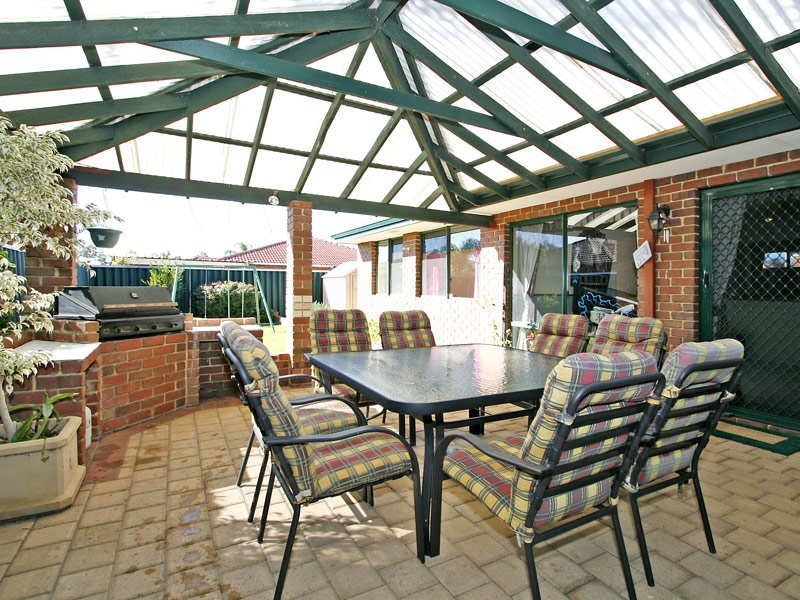 8 Carlsbad Court, Ballajura WA 6066
