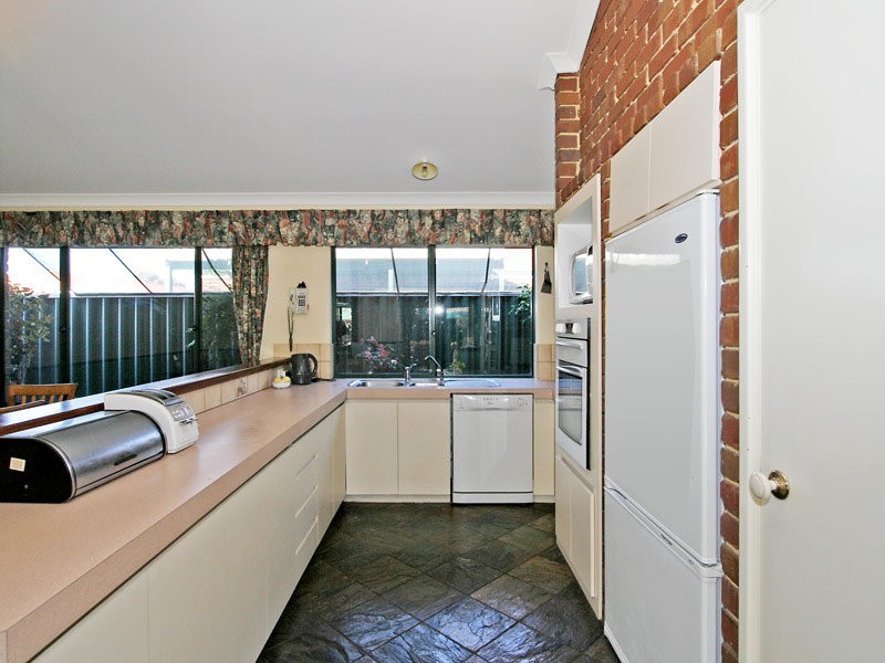 8 Carlsbad Court, Ballajura WA 6066