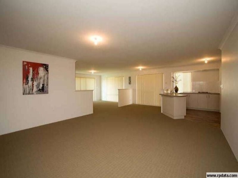 14 Cotswold Parade, Aubin Grove WA 6164