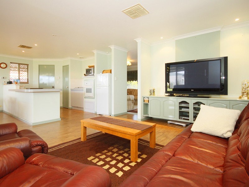 25 Madura Close, Ballajura WA 6066
