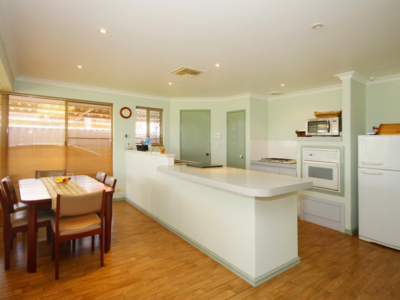 25 Madura Close, Ballajura WA 6066