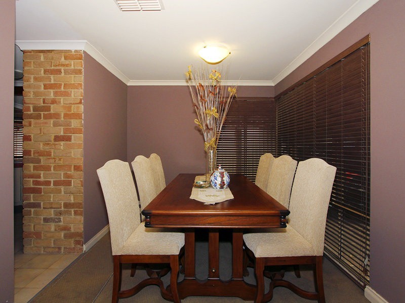 4 Goldfinch Grove, Ballajura WA 6066