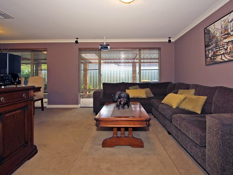 4 Goldfinch Grove, Ballajura WA 6066