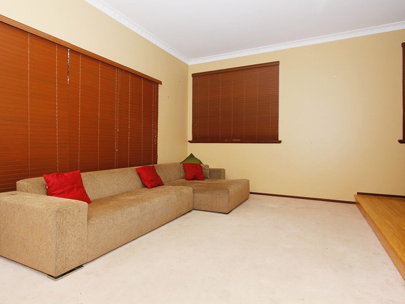17 Island Retreat, Ballajura WA 6066