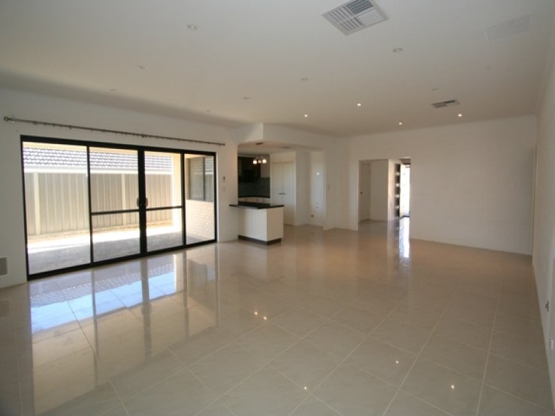 71 Hookstone Drive, Landsdale WA 6065