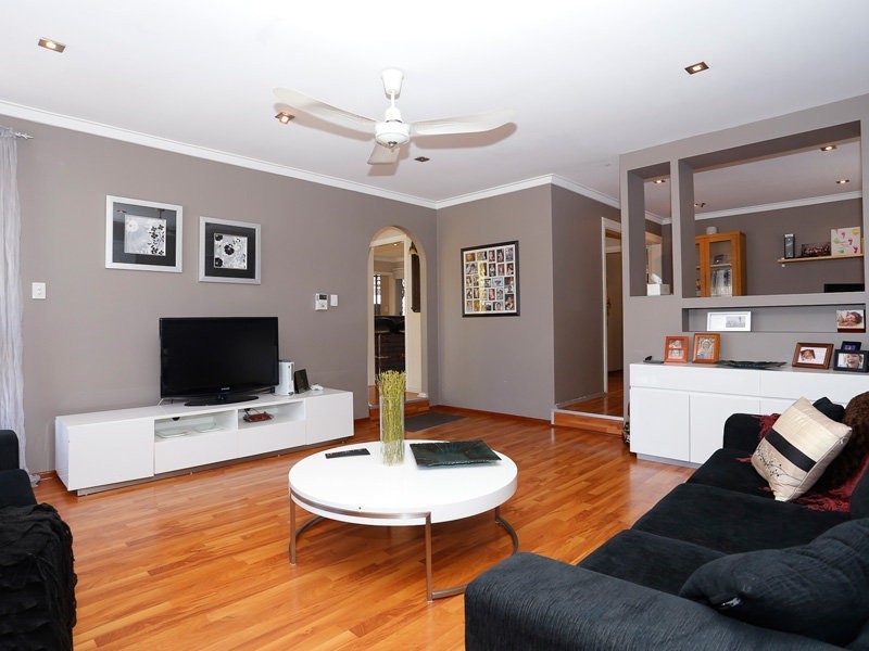 4 Dunfee Place, Hamersley WA 6022