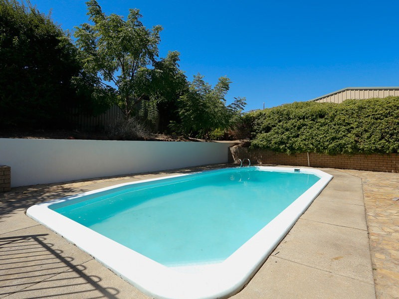 4 Dunfee Place, Hamersley WA 6022