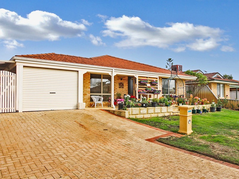 8 Pinnacles Place, Ballajura WA 6066