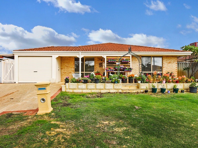 8 Pinnacles Place, Ballajura WA 6066