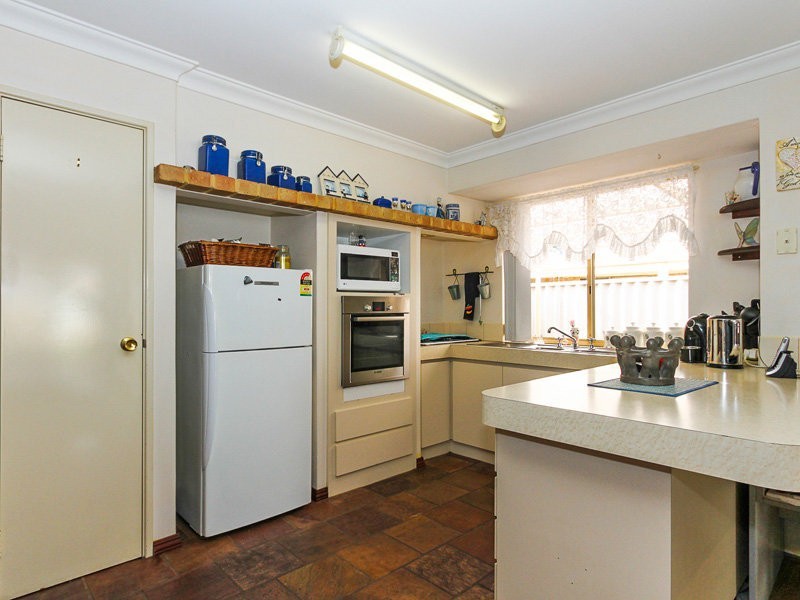 8 Pinnacles Place, Ballajura WA 6066