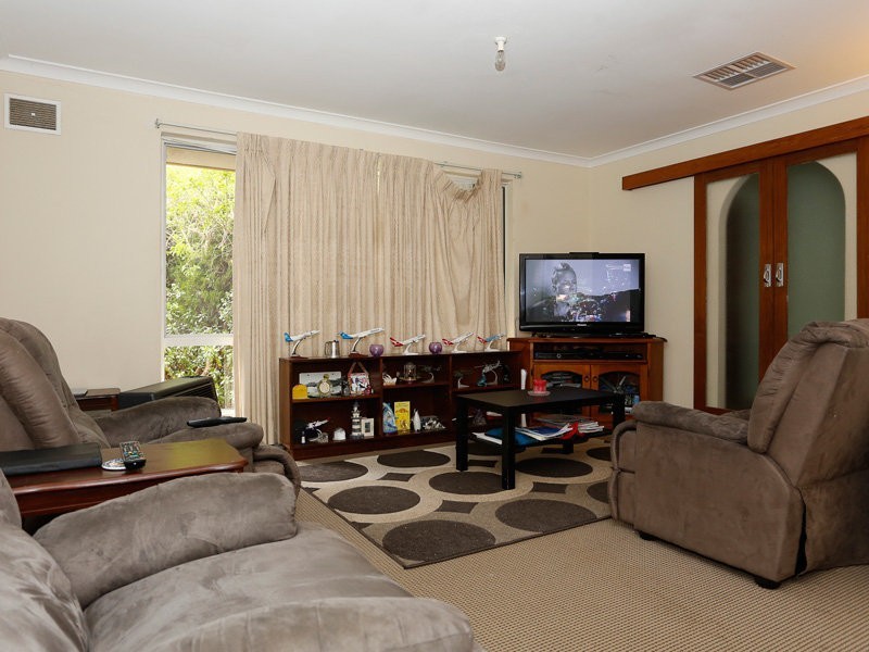 37 Jaegar Square, Ballajura WA 6066