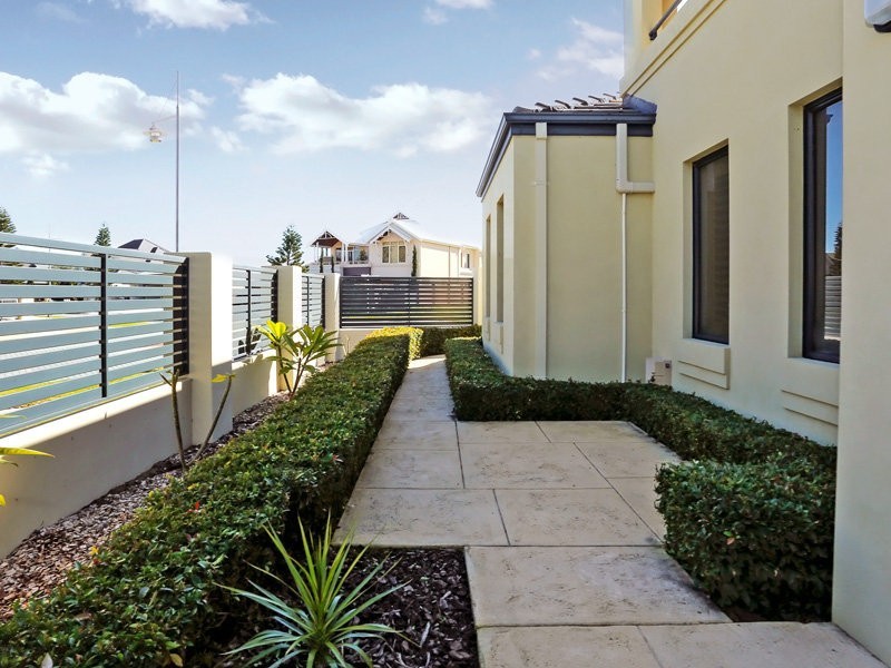 80 Amalfi Drive, Hillarys WA 6025