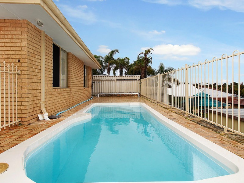 16 Island Retreat, Ballajura WA 6066