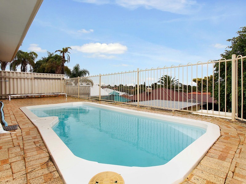 16 Island Retreat, Ballajura WA 6066