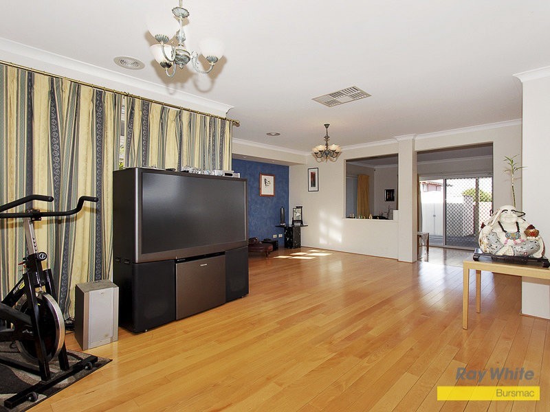 12 Oberon Close, Dianella WA 6059