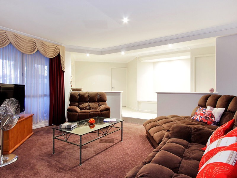 16 Meadowbrook Drive, Dianella WA 6059