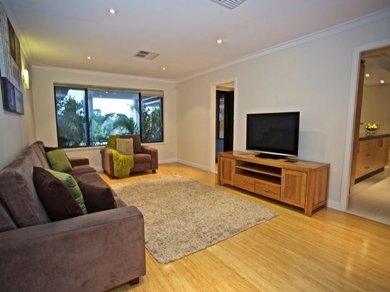 14 Agaton Street, Hamersley WA 6022