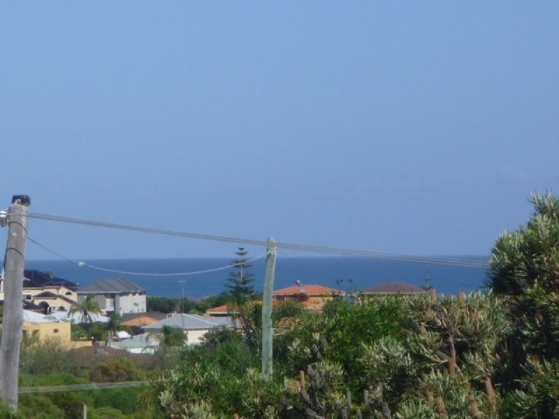 37 Scrivener Place, Halls Head WA 6210