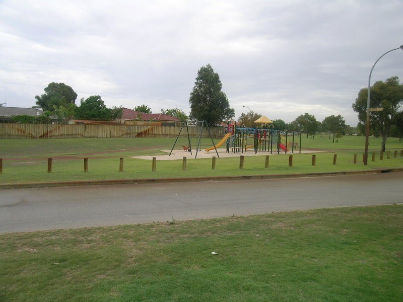 24 Tabubil Gardens, Ballajura WA 6066