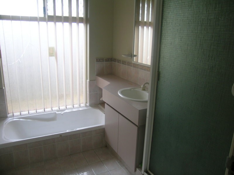 24 Tabubil Gardens, Ballajura WA 6066