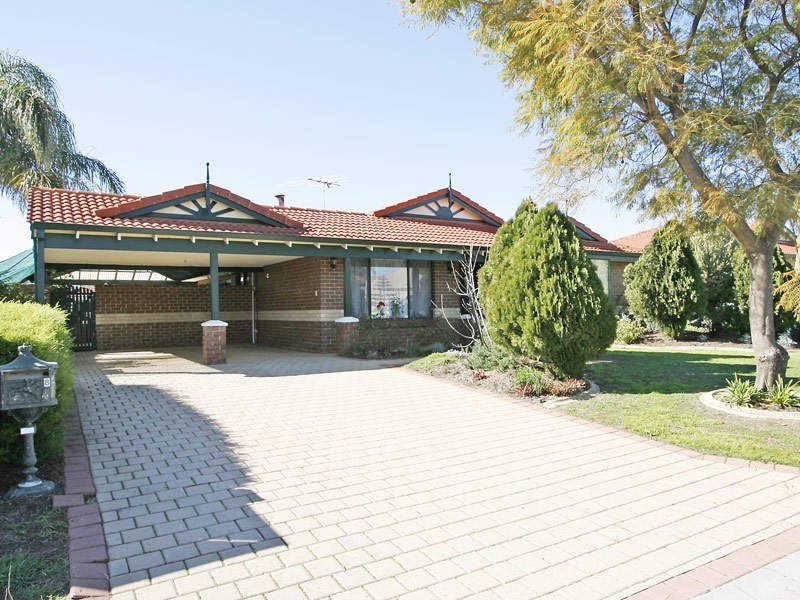 8 Carlsbad Court, Ballajura WA 6066