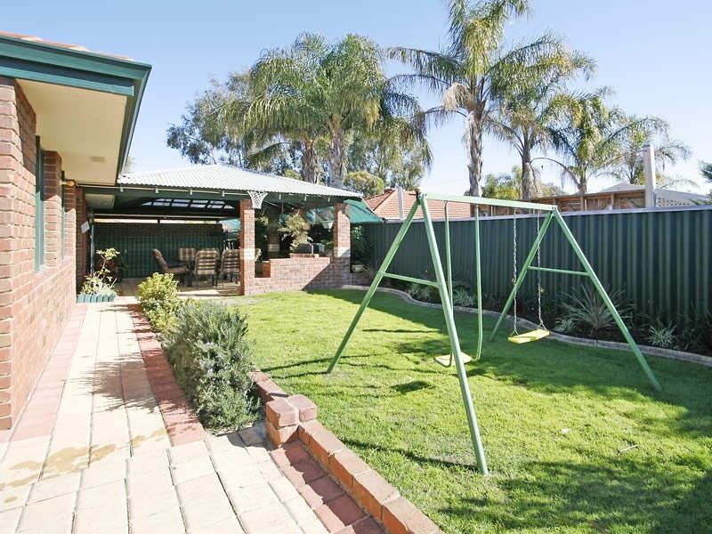 8 Carlsbad Court, Ballajura WA 6066