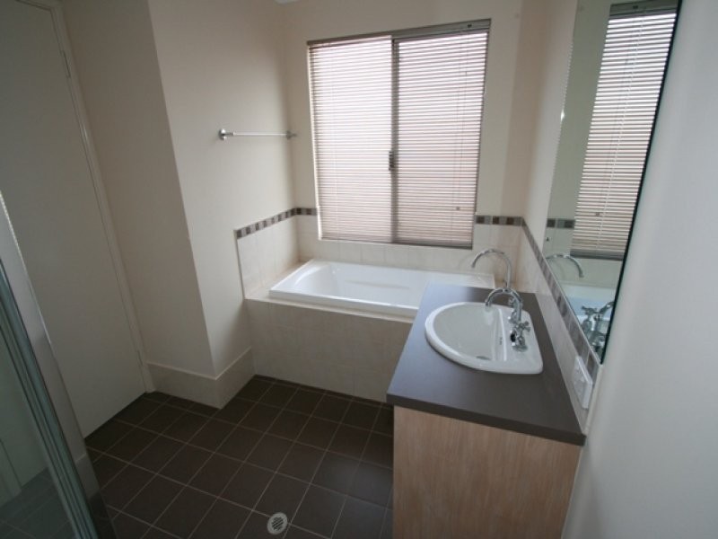 40 Fineview Crescent, Carramar WA 6031