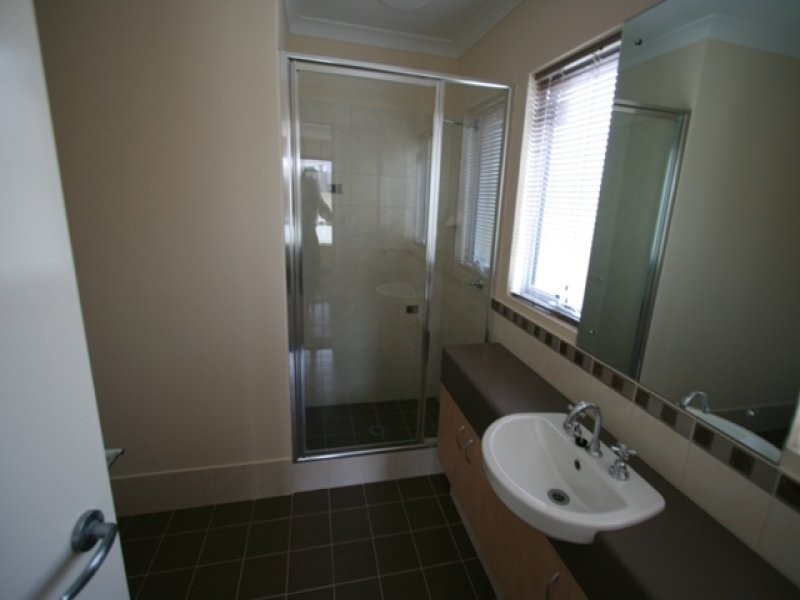 40 Fineview Crescent, Carramar WA 6031