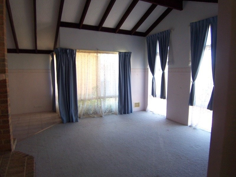 8 Carbla Court, Ballajura WA 6066