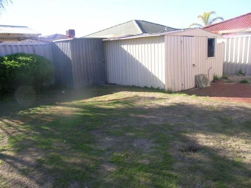 4 Uluru Gardens, Ballajura WA 6066