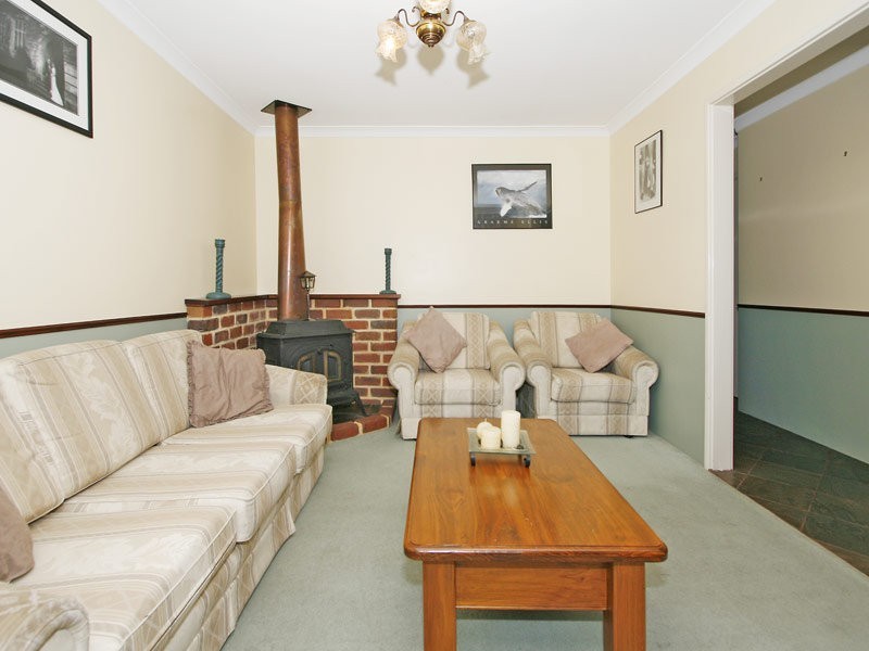 8 Carlsbad Court, Ballajura WA 6066