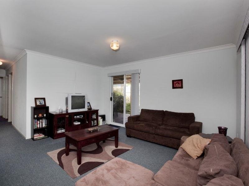 135 Kingfisher Avenue, Ballajura WA 6066