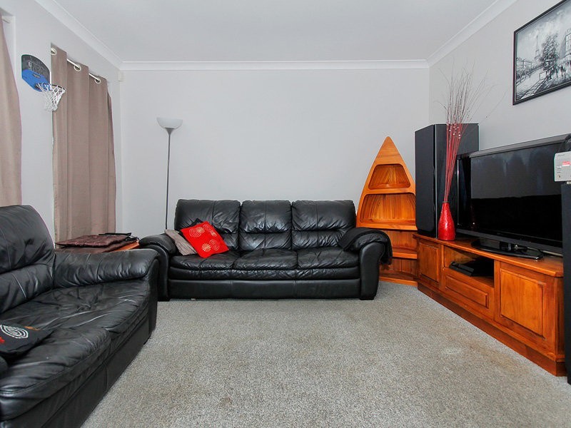 8 Weebo Place, Ballajura WA 6066