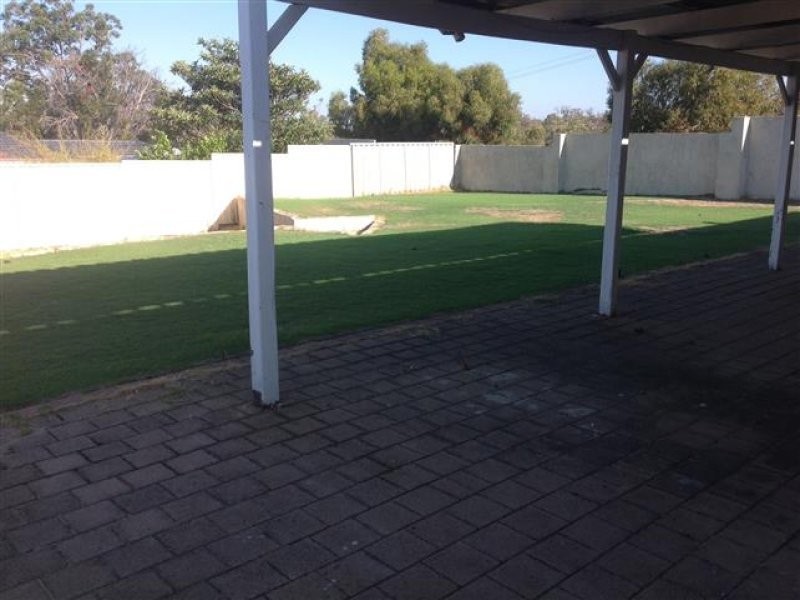 2 The Avenue, Alexander Heights WA 6064