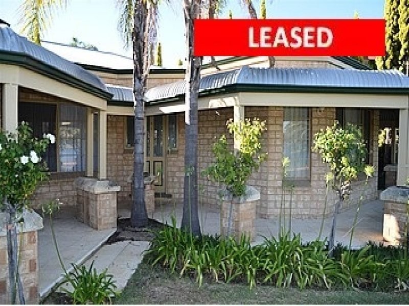 16 Peninsula Trail, Ballajura WA 6066