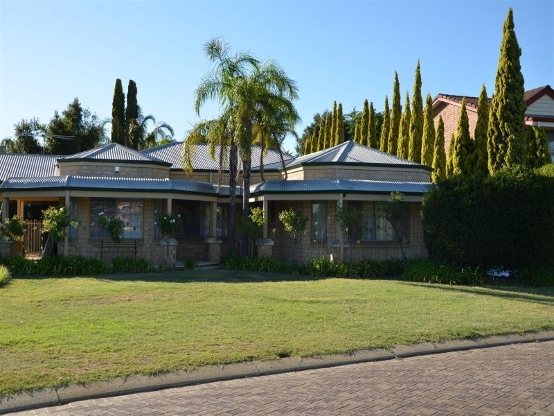 16 Peninsula Trail, Ballajura WA 6066