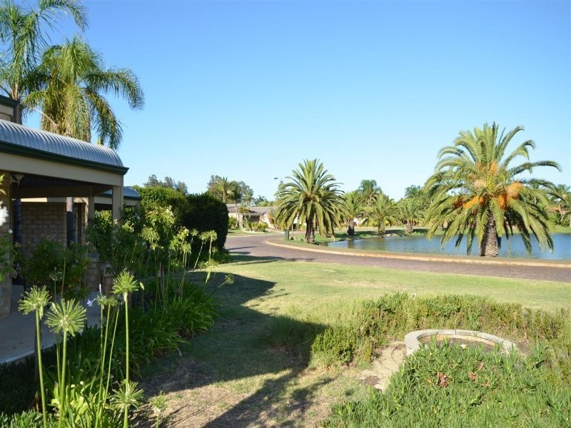 16 Peninsula Trail, Ballajura WA 6066